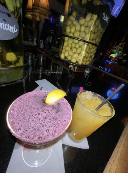 Cocktail in near Downtown Tuscaloosa apartment Cocktail at Tuscaloosa bar